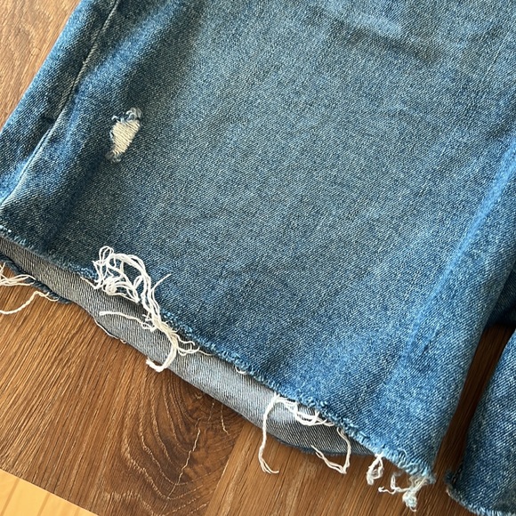 Old Navy distressed Jean Shorts - Picture 3 of 4